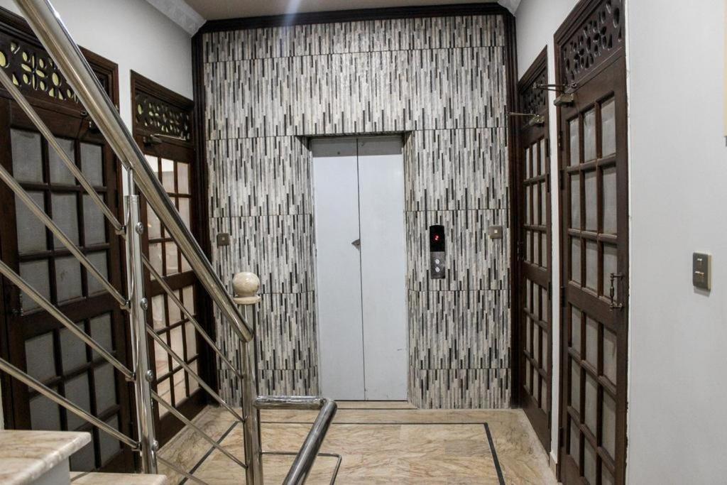 Luxury Living Rooms Near Agha Khan, Millennium, Nueplex Carachi Exterior foto