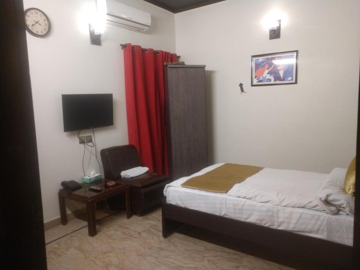 Luxury Living Rooms Near Agha Khan, Millennium, Nueplex Carachi Exterior foto